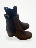 Apair-boots