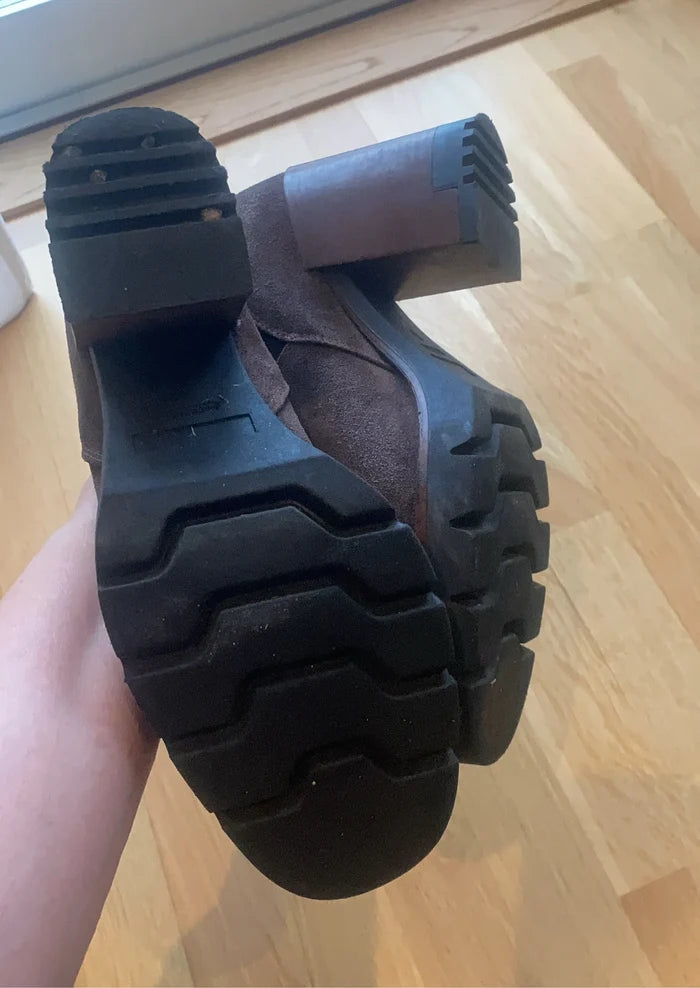 Apair-boots