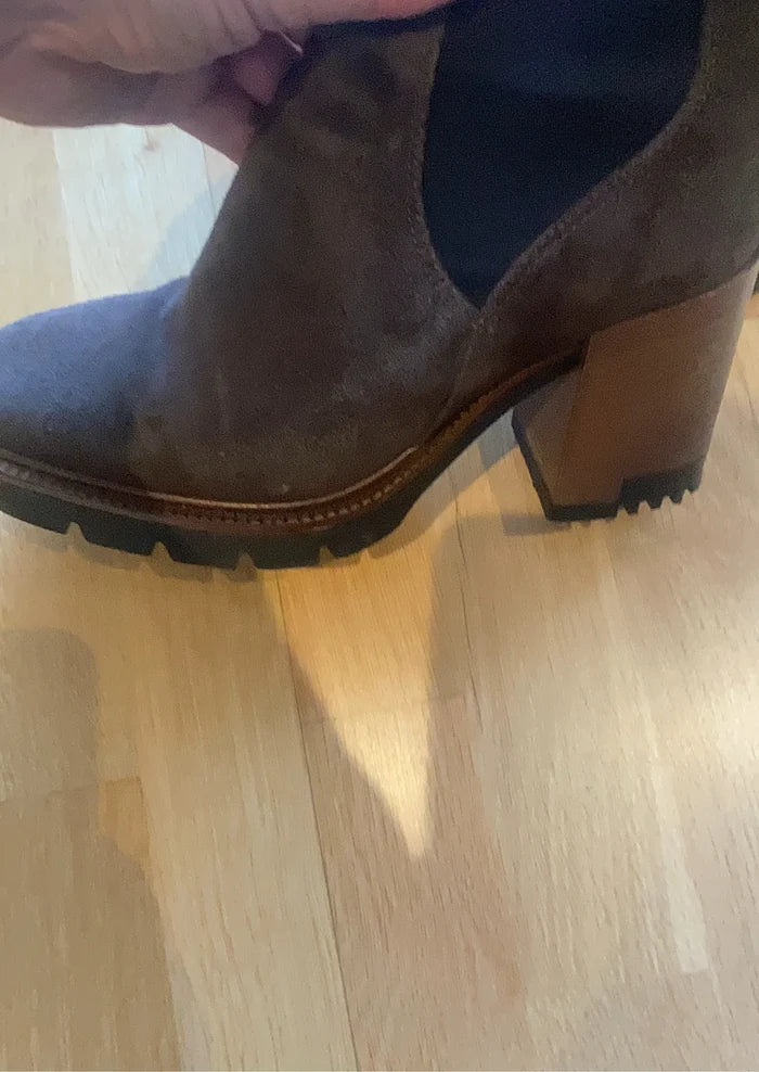 Apair-boots