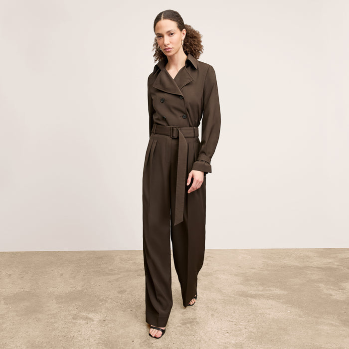 Front image of a woman wearing the Bia Pant in Date | Exclude