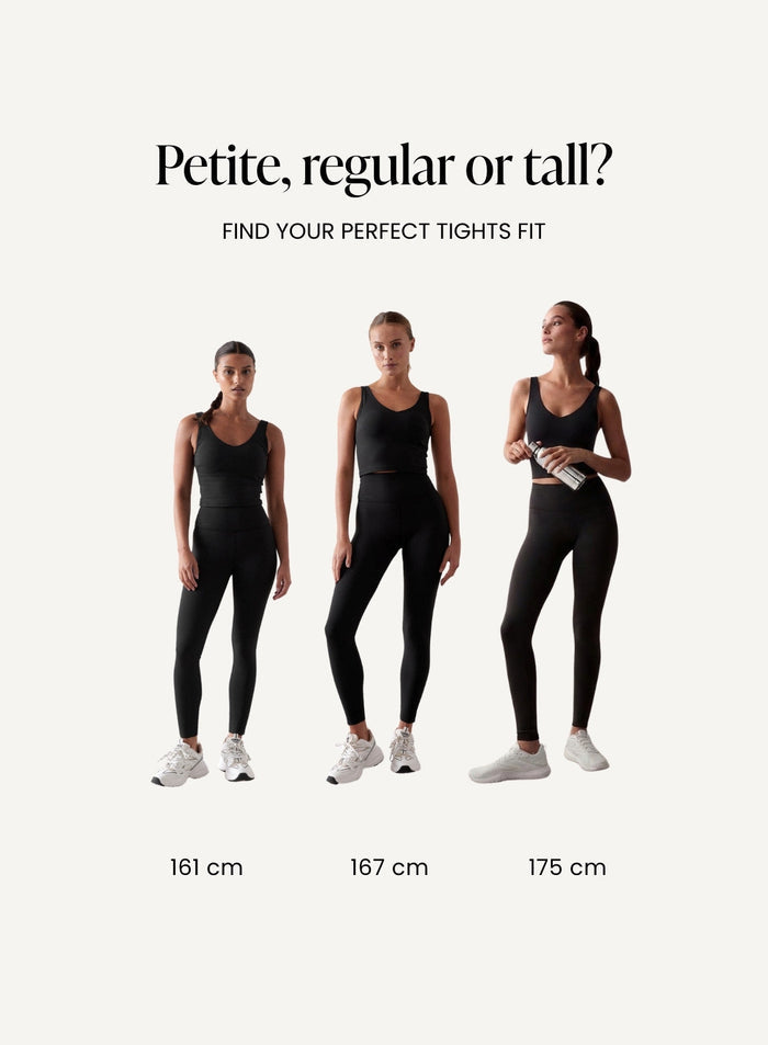 Kolme mallia mustissa asuissa esittelevät aim'n Sense Tights -trikoiden petite-, regular- ja tall-pituuksia [petite-tall-CM]