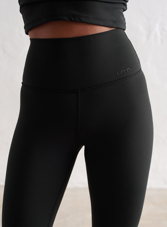 [The model wears size XS and is 161 cm.]