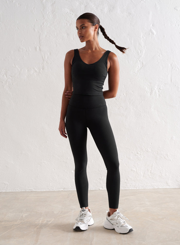 [The model wears size XS and is 161 cm.]