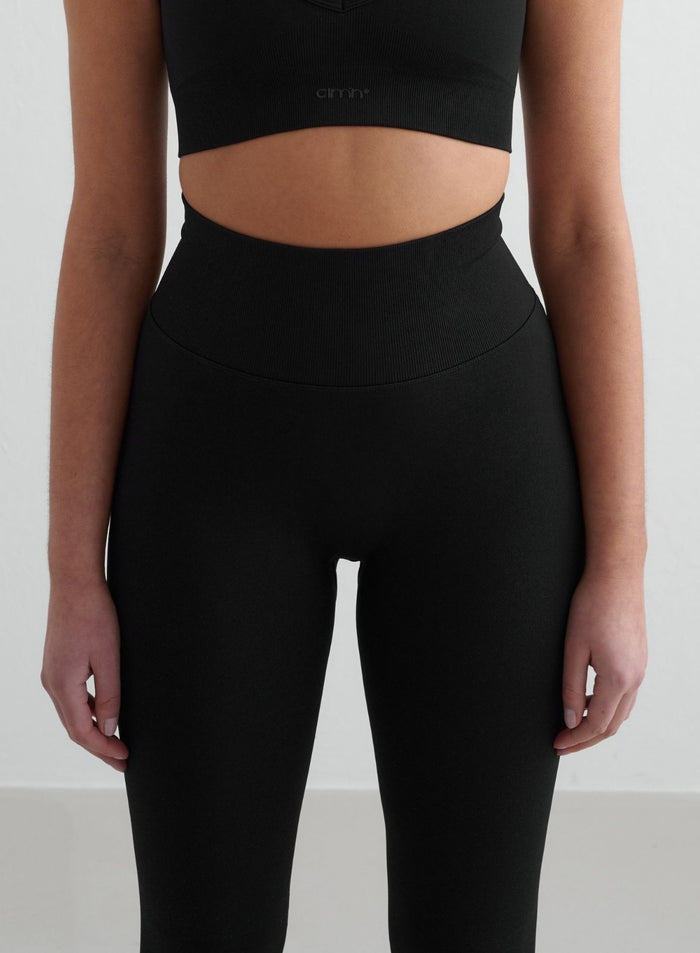Lähikuva edestä mustista aim'n Shape Seamless Tights -trikoista, joissa on korkea resorivyötärö [S - 175 cm]