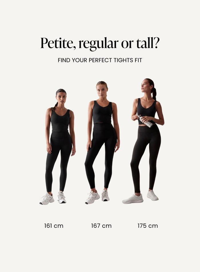 Kolme mallia mustissa aim'n Shape Seamless Tights -trikoissa petite-, regular- ja tall-pituusvertailussa. [petite-tall-CM]