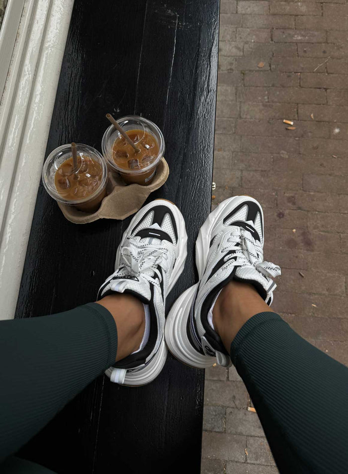 Black/White Athena 100