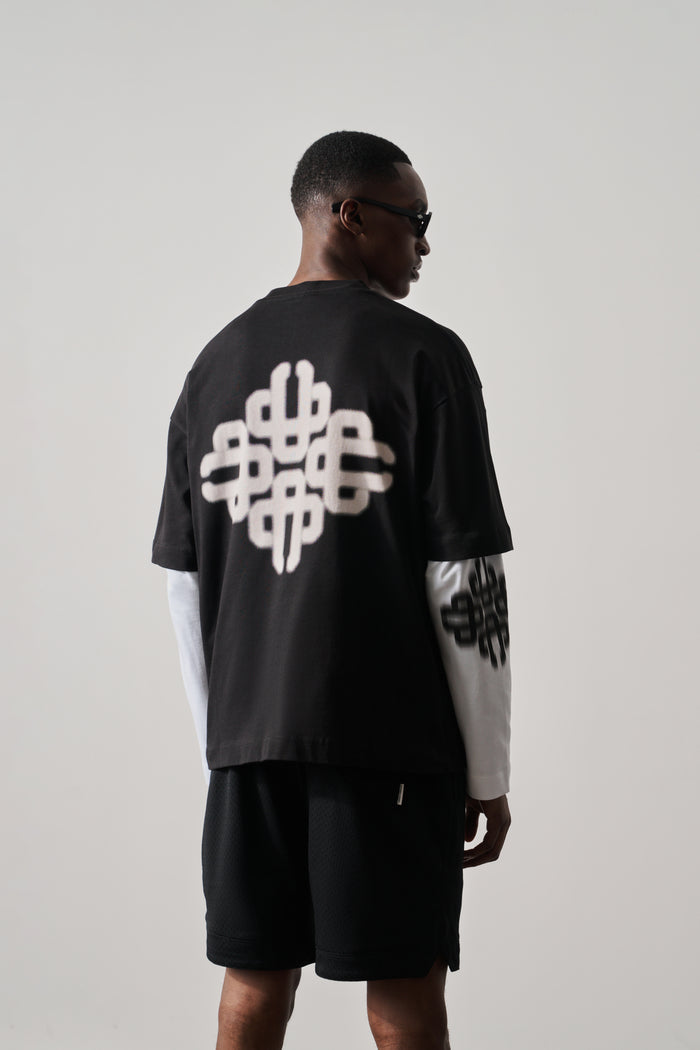 BLURRED GRAPHIC EMBLEM T-SHIRT - BLACK