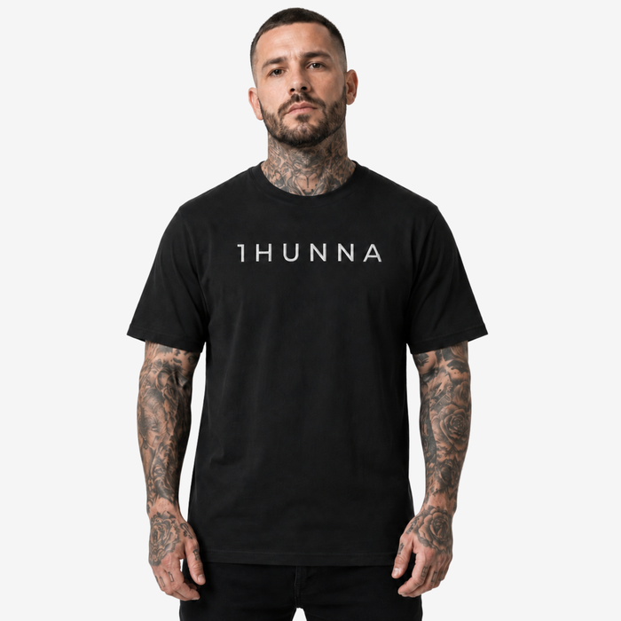 1HUNNA Casual Heavyweight T-shirt in zwart – gedragen voorkant
