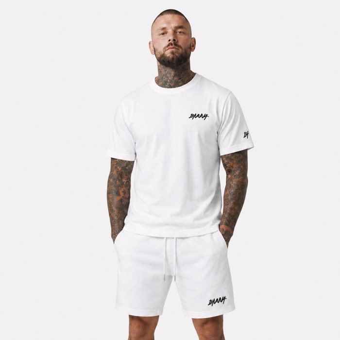 1HUNNA Casual Heavyweight T-shirt in wit – gedragen voorkant