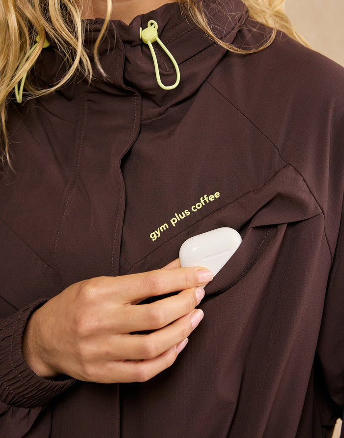 Cinch Windbreaker in Mocha Bean
