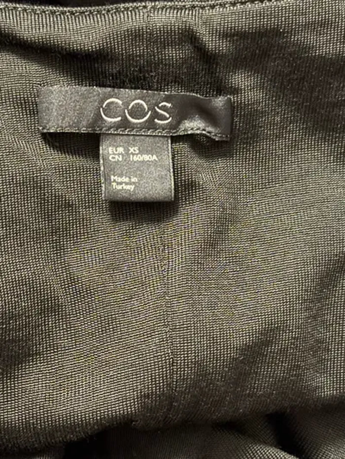 Cos-klänning