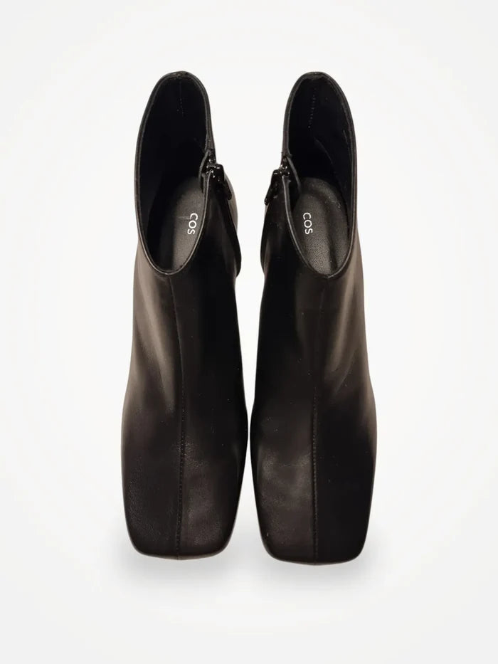 Cos-skinnboots NWOT