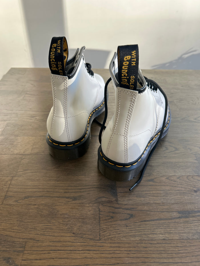 Dr. Martens 101 Ys White-skinnkängor NWOT