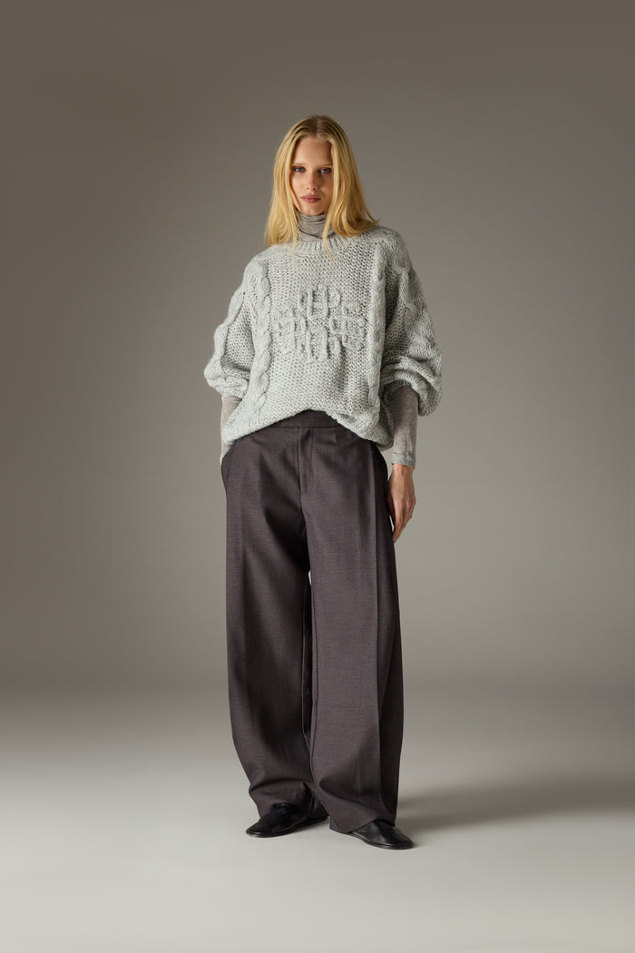 EMBLEM PLAITED OVERSIZED KNIT JUMPER - GREY MARL