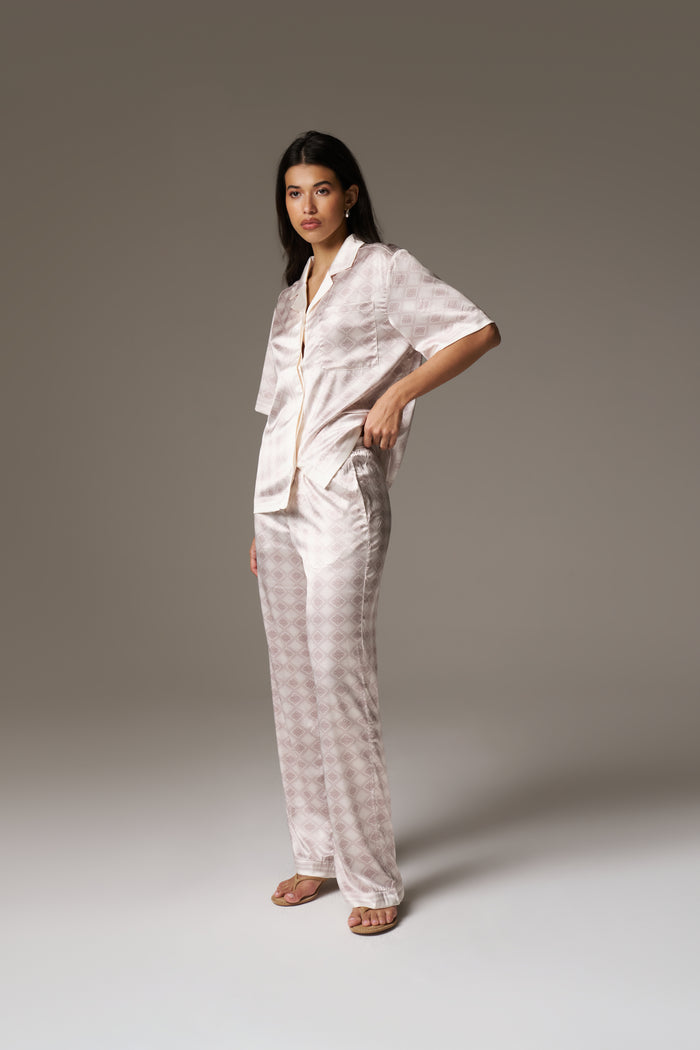 EMBLEM PRINT SHIRT - BEIGE