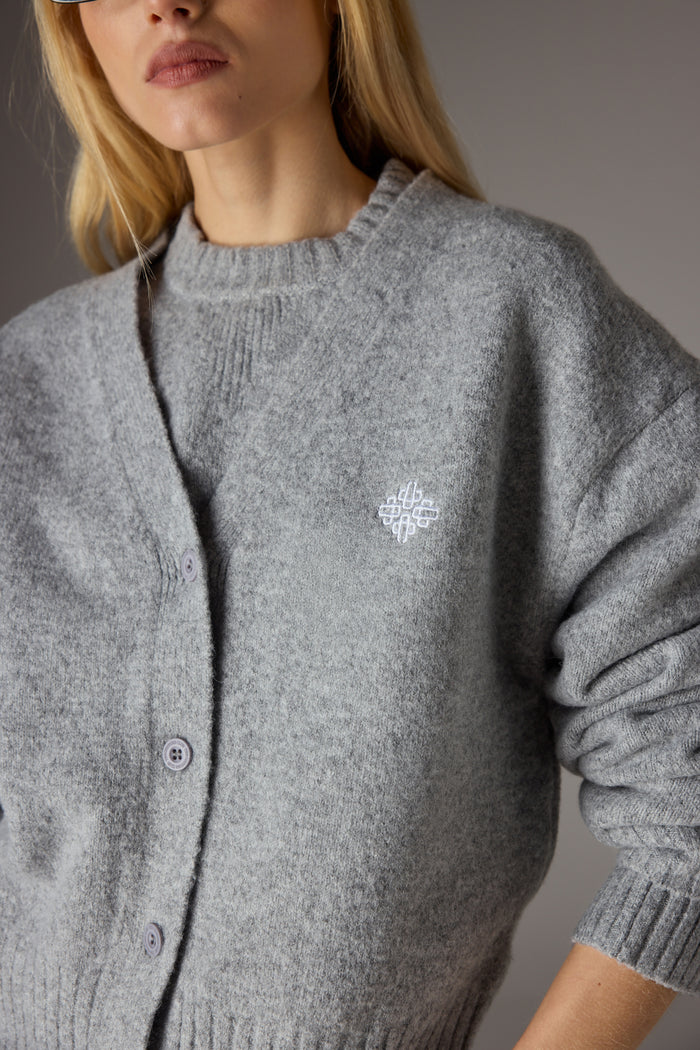 FLUFFY KNIT EMBLEM EMBROIDERED CARDIGAN - GREY MARL