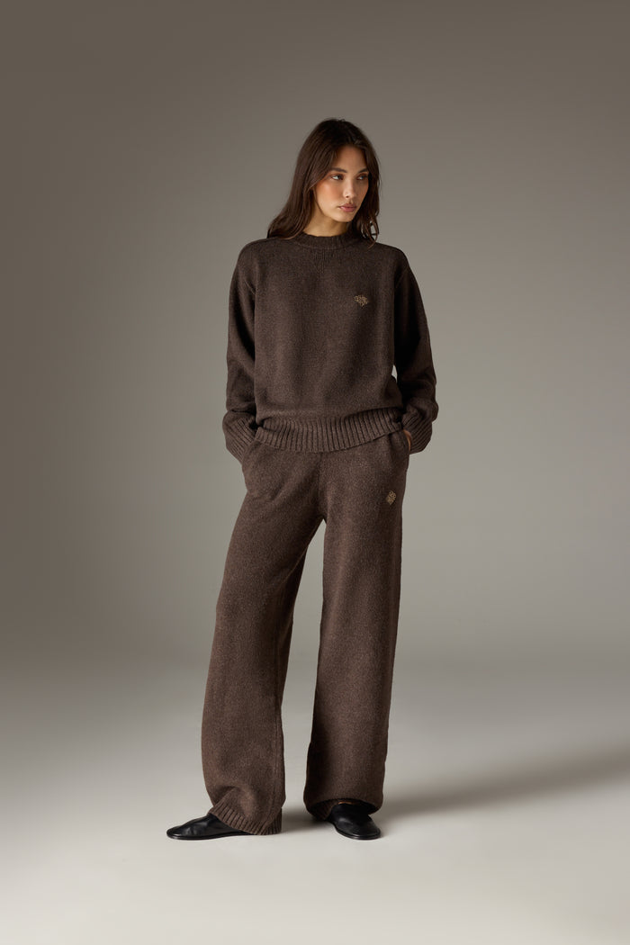 FLUFFY KNIT EMBLEM EMBROIDERED CREW - BROWN