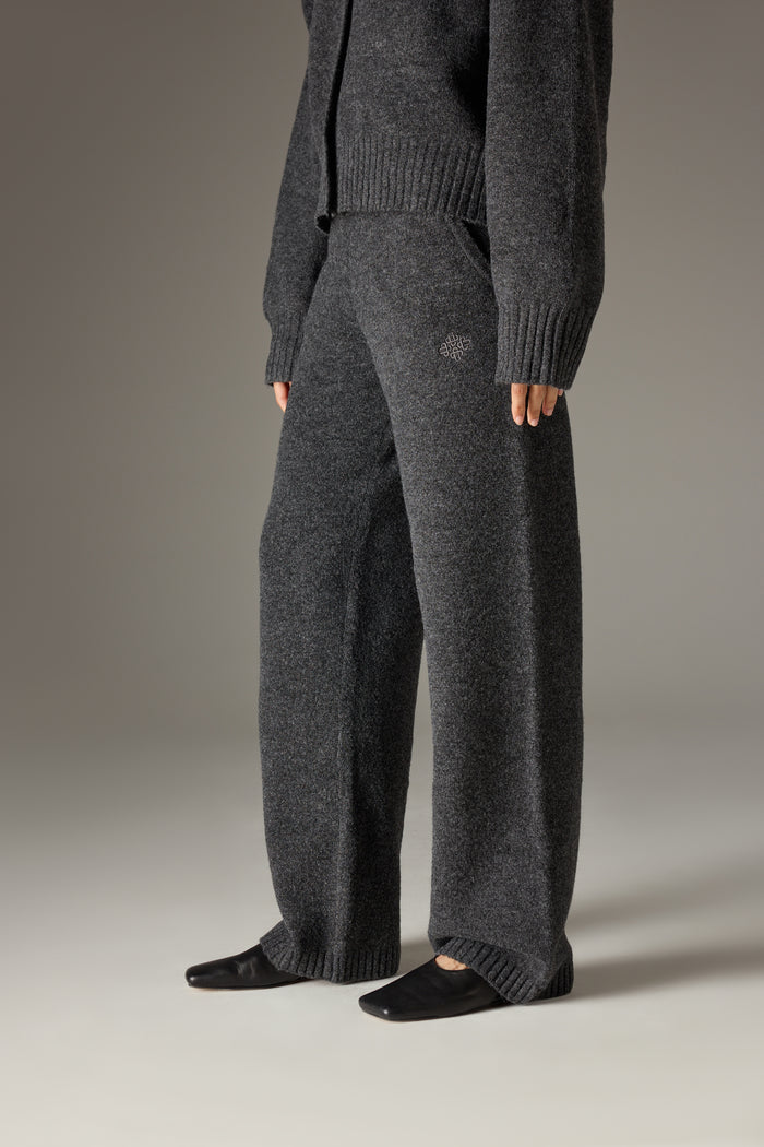 FLUFFY KNIT EMBLEM EMBROIDERED JOGGER - CHARCOAL