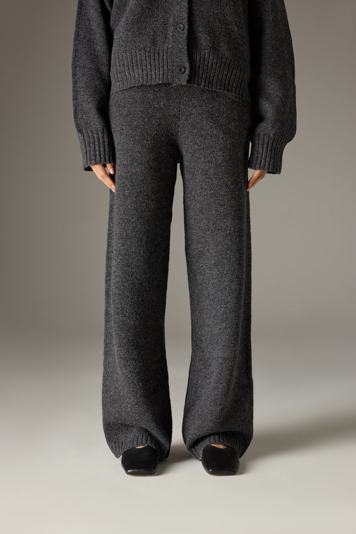 FLUFFY KNIT EMBLEM EMBROIDERED JOGGER - CHARCOAL