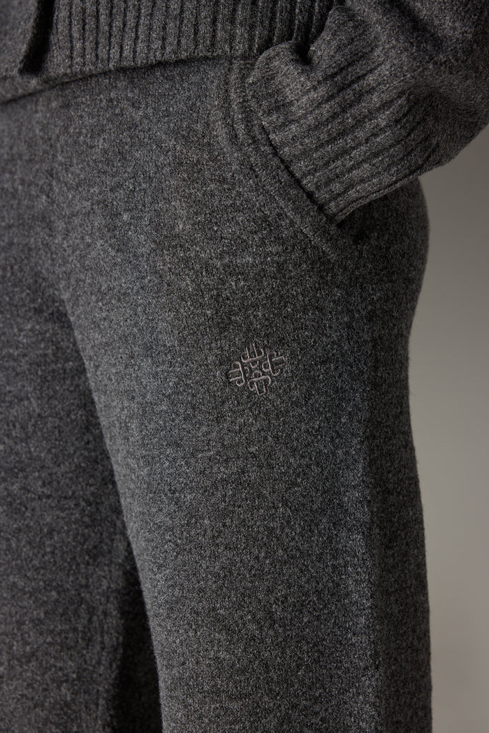 FLUFFY KNIT EMBLEM EMBROIDERED JOGGER - CHARCOAL