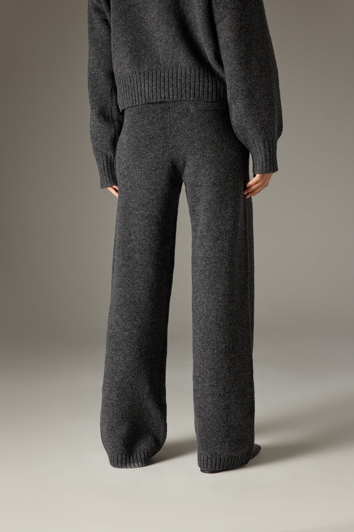FLUFFY KNIT EMBLEM EMBROIDERED JOGGER - CHARCOAL