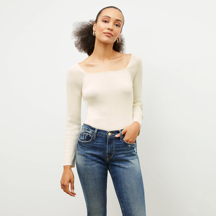 Front image of a woman wearing the FRAME Denim Le Garcon Jean in Azure