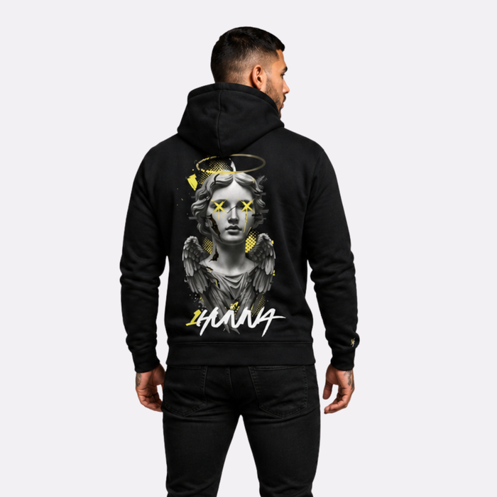 1HUNNA Gallery 002 Chaotic Angel Hoodie in zwart – gedragen achterkant