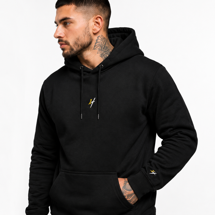 1HUNNA Gallery 002 Chaotic Angel Hoodie in zwart – gedragen voorkant