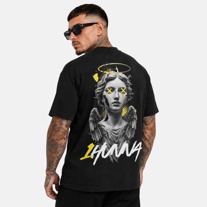 1HUNNA Gallery 004 Chaotic Angel T-shirt in zwart – gedragen achterkant