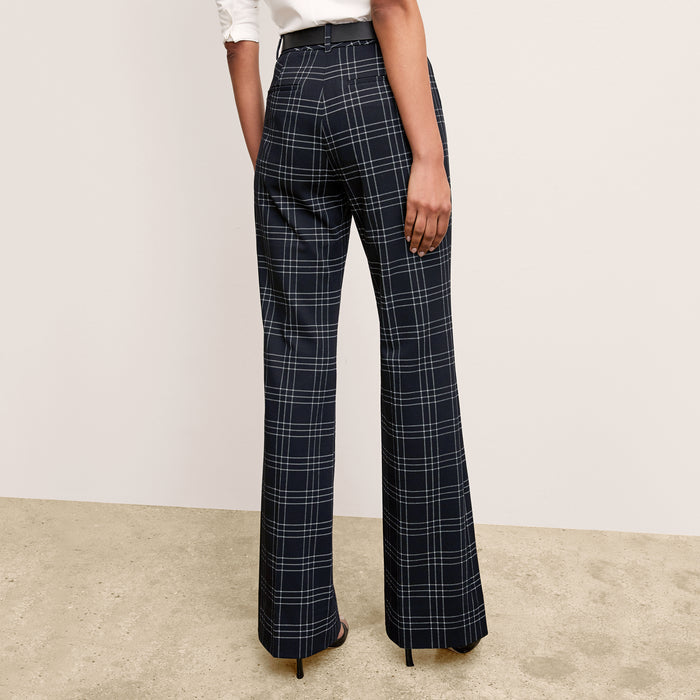 back image of a woman wearing the horton pant in black/white