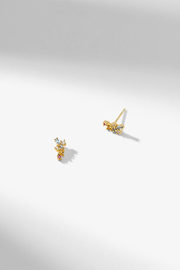 Packshot image of the Kat Studs in Gold | Grid | Still | Exclude