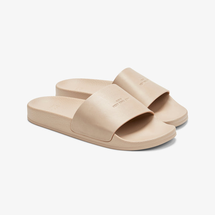 Packshot image of the KOIO Elba Slide - Leather in Taupe | Lead