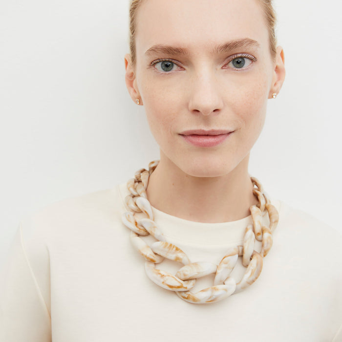 woman wearing the lygia necklace