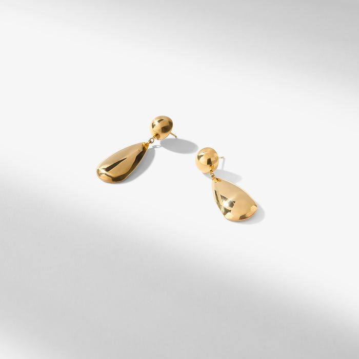 Packshot image of the Lyle earrings in gold | Lead