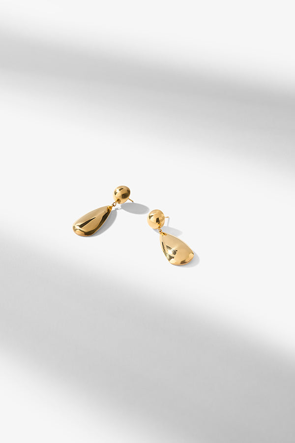 Packshot image of the Lyle earrings in gold | Exclude | Grid