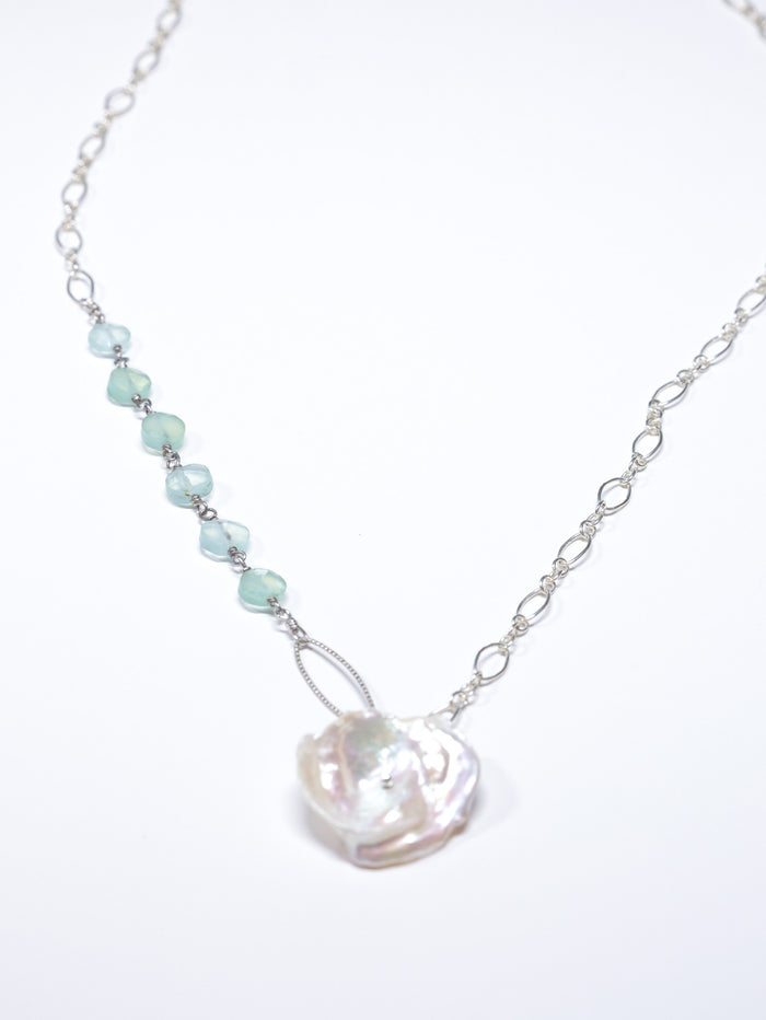 Magnolia Keshi freshwater pearl nh necklace in silver