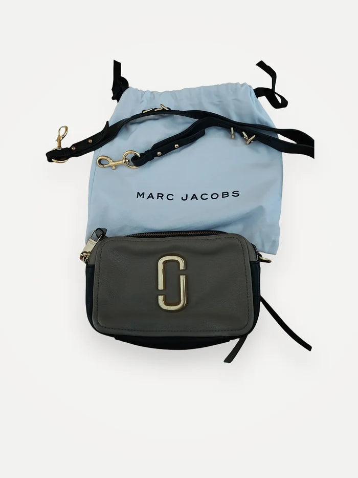 Marc Jacobs-skinnaxelremsväska