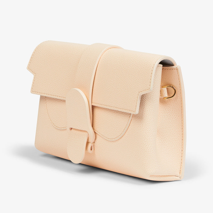 Still image of the M.M.LaFleur x SENREVE Aria Belt Bag in Chablis