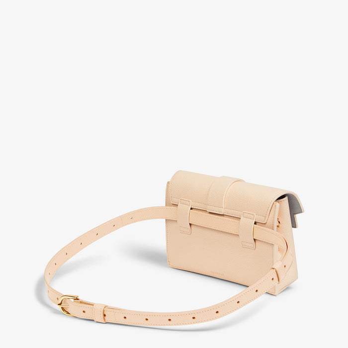 Still image of the M.M.LaFleur x SENREVE Aria Belt Bag in Chablis