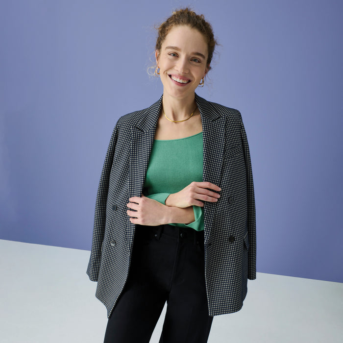 Front image of a woman with the O'Hara Blazer in Houndstooth over her shoulders