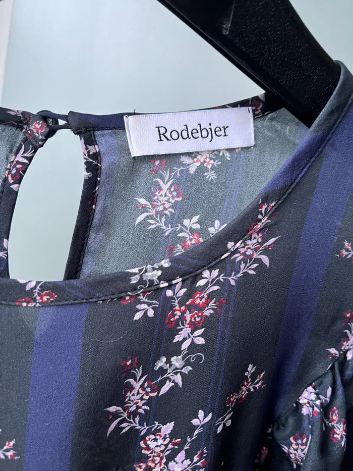 Rodebjer Mikayla Flower-sidenblus