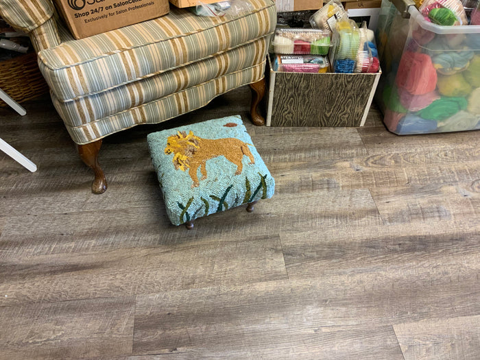 Rorys Lion Bonnet Topper Stool Pattern