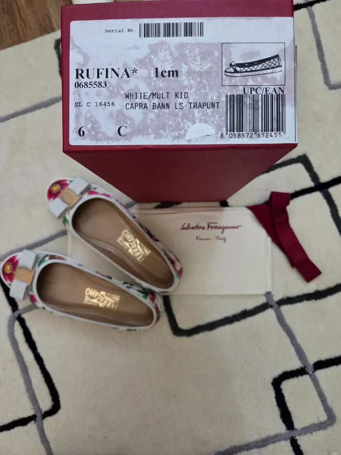 Salvatore Ferragamo Capra Bann-skinnballerinaskor