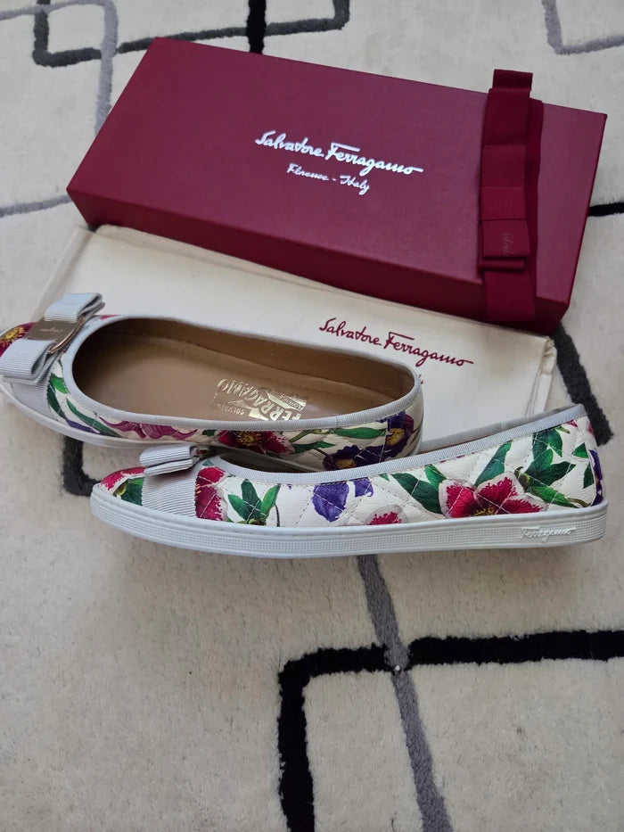 Salvatore Ferragamo Capra Bann-skinnballerinaskor