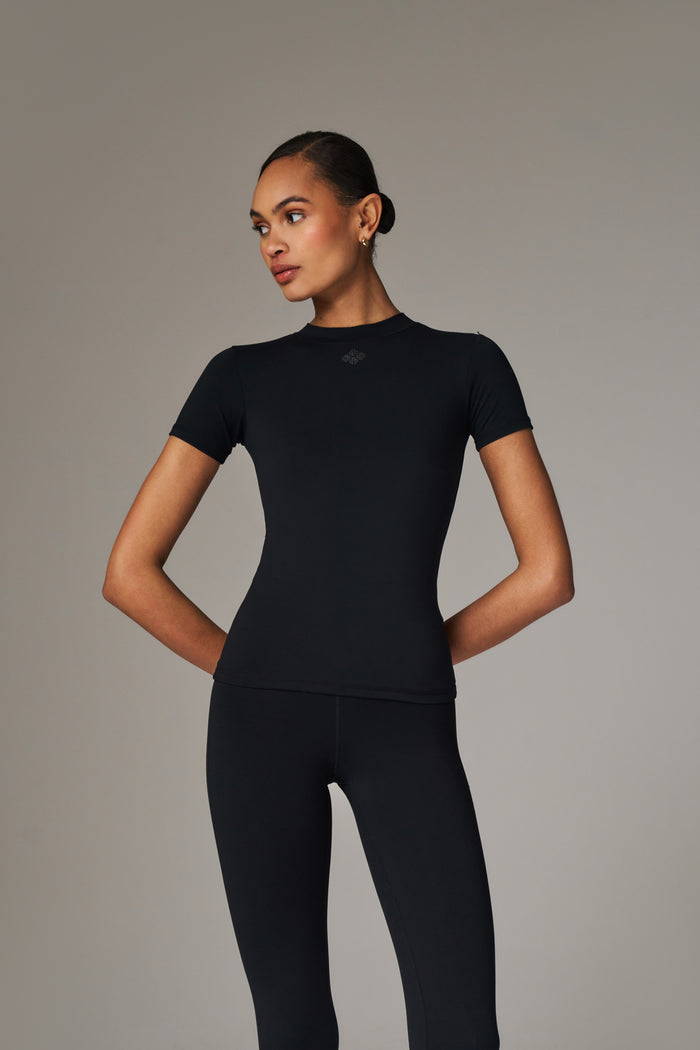 SCULPTING STRETCH EMBLEM BABY TEE - BLACK