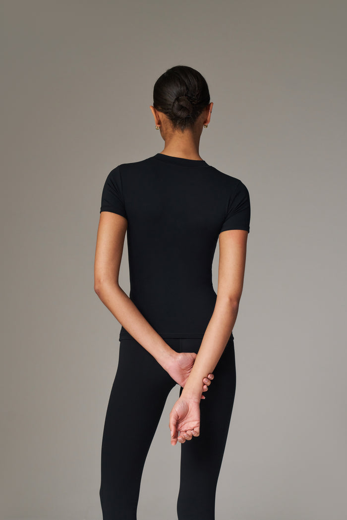 SCULPTING STRETCH EMBLEM BABY TEE - BLACK
