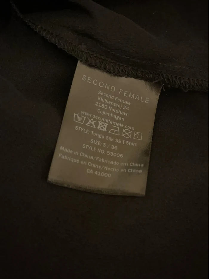 Second Female-sidenblus