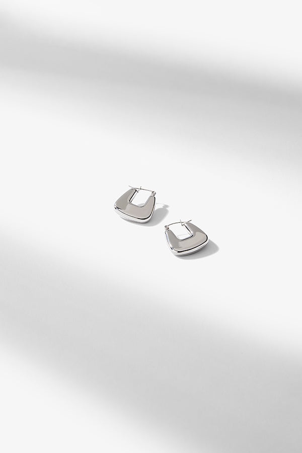 Packshot image of the Shay earrings in Silver | Exclude | Grid
