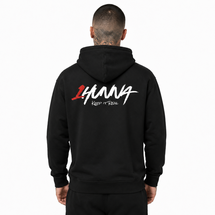 1HUNNA Signature 001 Hoodie in zwart – gedragen achterkant