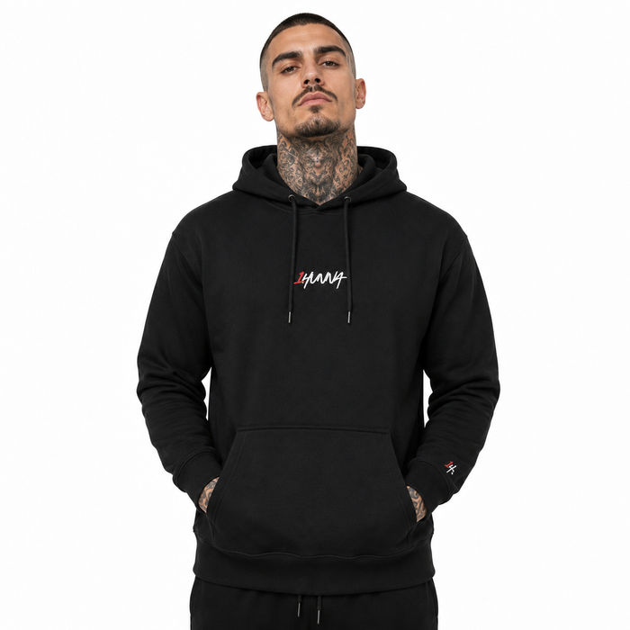 1HUNNA Signature 001 Hoodie in zwart – gedragen voorkant